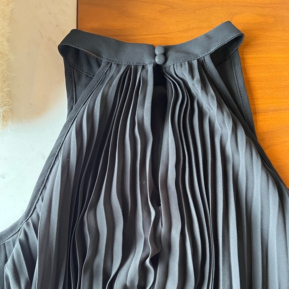 Oak + For Women Blouse Cold Shoulder Pleated Size XS/S - Picture 9 of 9